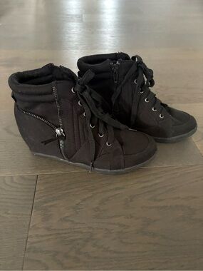 Justice girls black shoes sz 4 kids EUC worn 2x